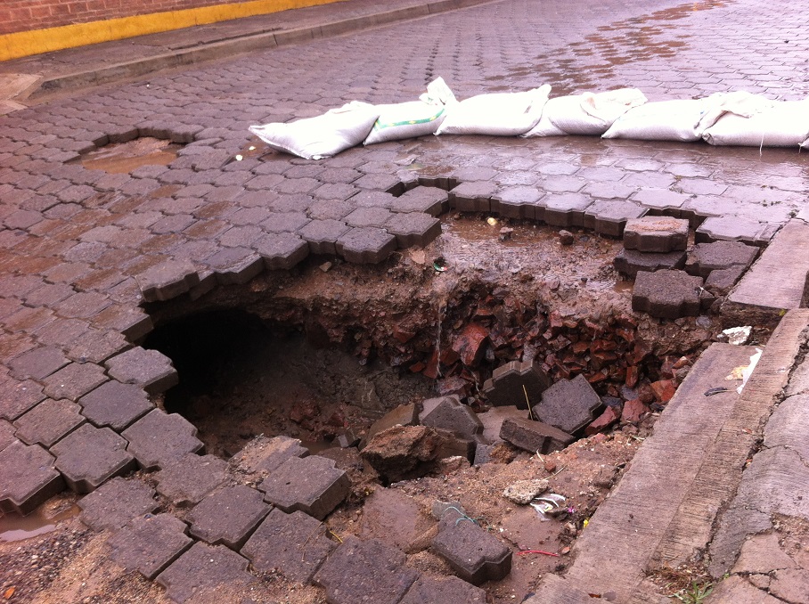 JOCOTEPEC SE HUNDE POR TODOS LADOS,,, APARECEN DOS HOYANCOS