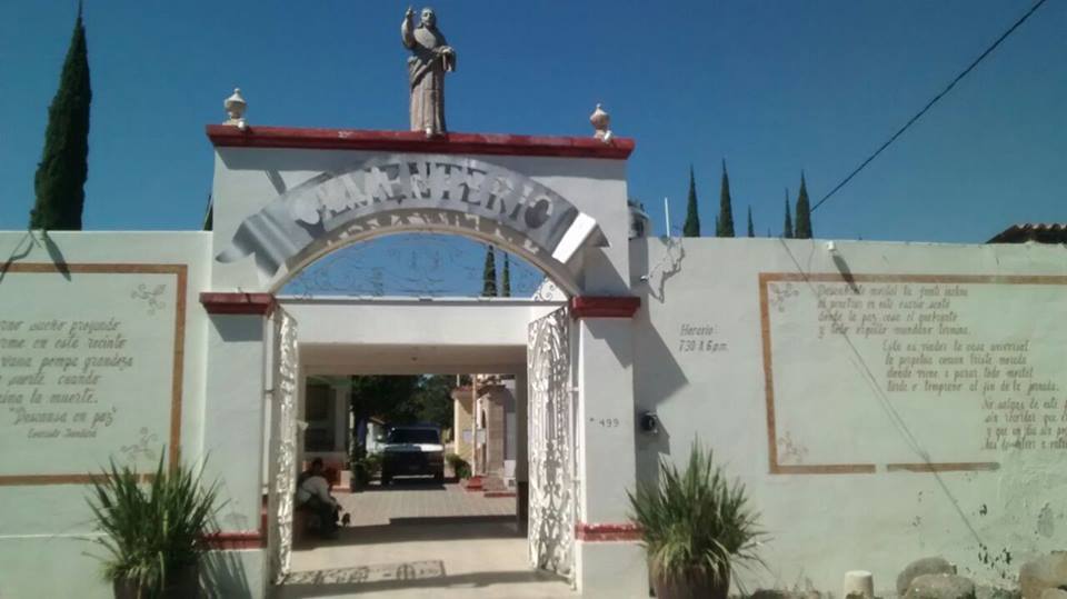 LIMPIEZA EN EL PANTEON MUNICIPAL