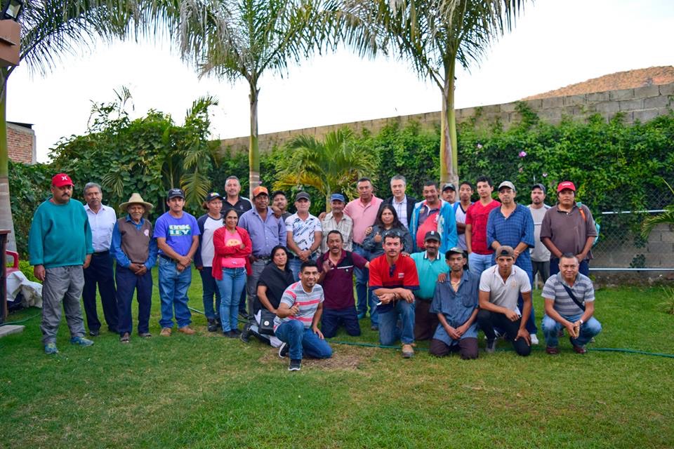 Reunión,presidente y grupo de aseo público
